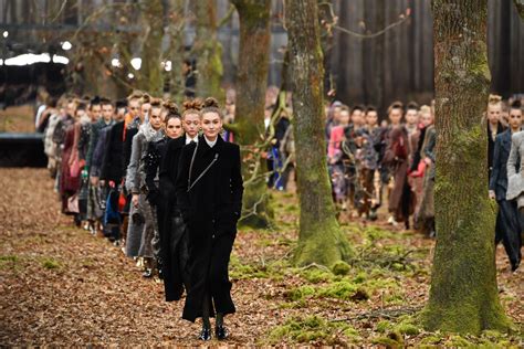 chanel pink gloves runway 2018|Chanel Brought the Great Outdoors in for an Autumnal Fall 2018 .